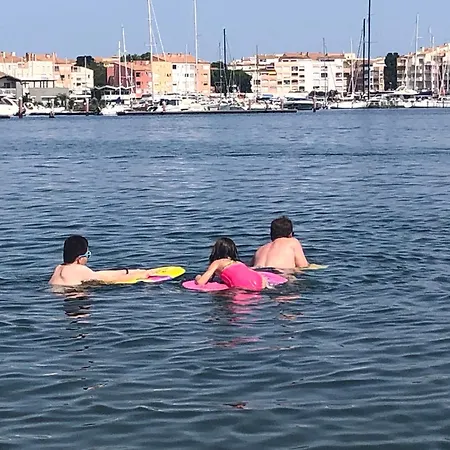 Marina Avec Terrasse Dans Avec Szálloda *